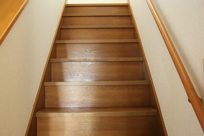 階段のカバー材施工